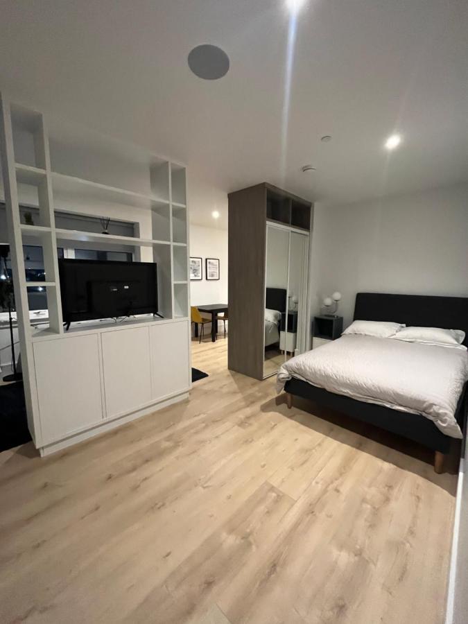Aeropartment & Aerotel, London Heathrow Airport, Terminal 4, Ev Stations & Cheap Parking On Site! Apartment *