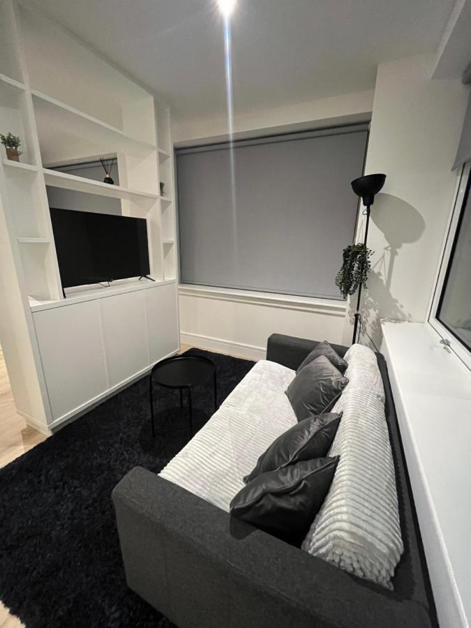 Aeropartment & Aerotel, London Heathrow Airport, Terminal 4, Ev Stations & Cheap Parking On Site! Apartment Hillingdon