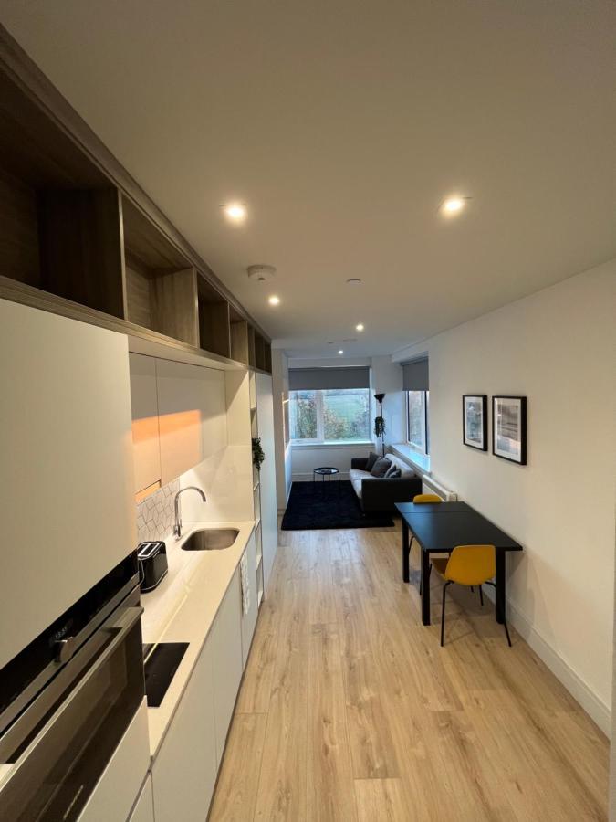 Aeropartment & Aerotel, London Heathrow Airport, Terminal 4, Ev Stations & Cheap Parking On Site! Hillingdon