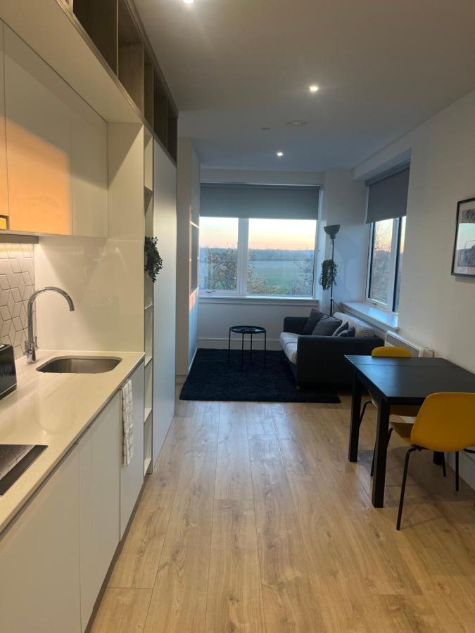 Aeropartment & Aerotel, London Heathrow Airport, Terminal 4, Ev Stations & Cheap Parking On Site! * Hillingdon