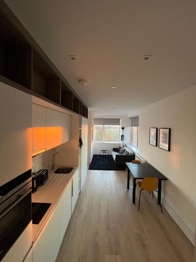 Aeropartment & Aerotel, London Heathrow Airport, Terminal 4, Ev Stations & Cheap Parking On Site! Apartment *