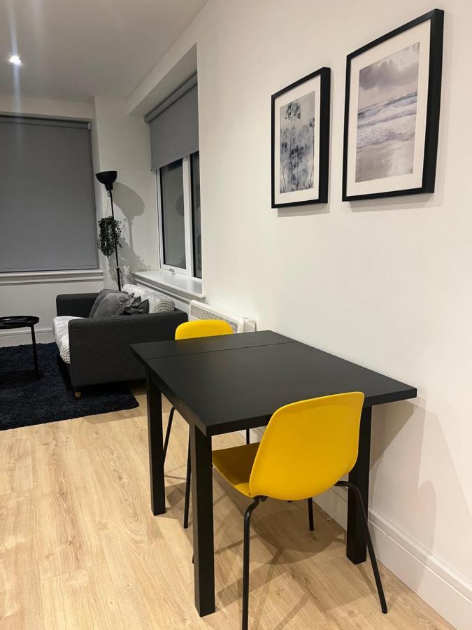 Apartment Aeropartment & Aerotel, London Heathrow Airport, Terminal 4, Ev Stations & Cheap Parking On Site! Hillingdon