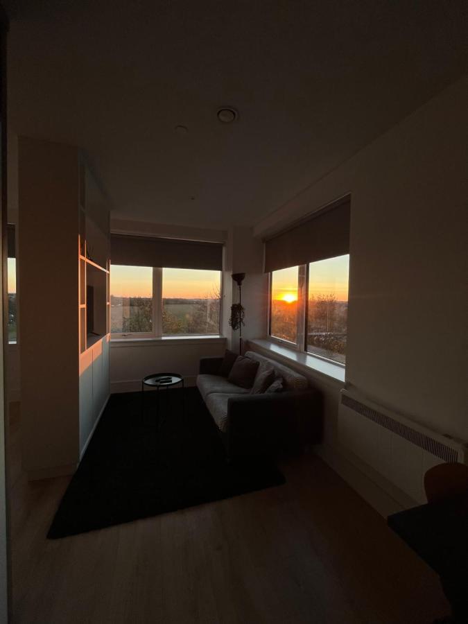Aeropartment & Aerotel, London Heathrow Airport, Terminal 4, Ev Stations & Cheap Parking On Site! * Hillingdon