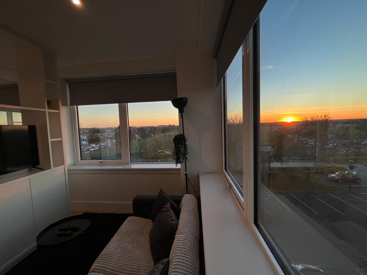 Apartment Aeropartment & Aerotel, London Heathrow Airport, Terminal 4, Ev Stations & Cheap Parking On Site!