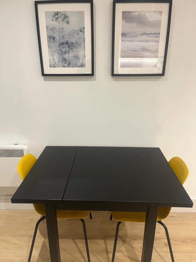Aeropartment & Aerotel, London Heathrow Airport, Terminal 4, Ev Stations & Cheap Parking On Site! Apartment *