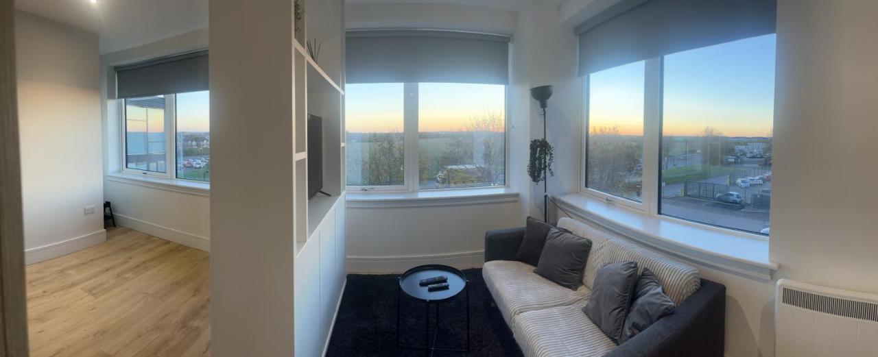 Apartment Aeropartment & Aerotel, London Heathrow Airport, Terminal 4, Ev Stations & Cheap Parking On Site! *
