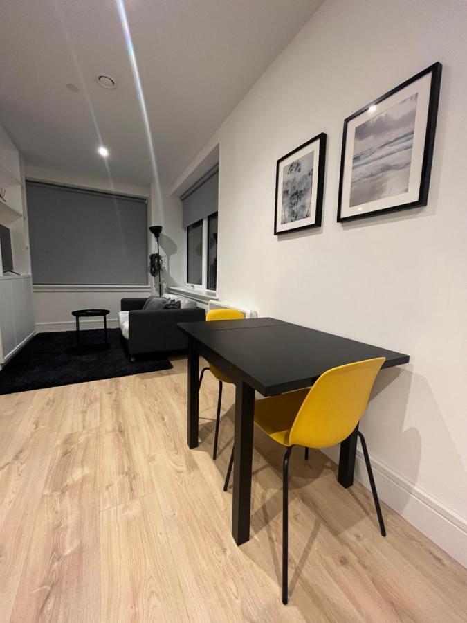 Aeropartment & Aerotel, London Heathrow Airport, Terminal 4, Ev Stations & Cheap Parking On Site! * Hillingdon