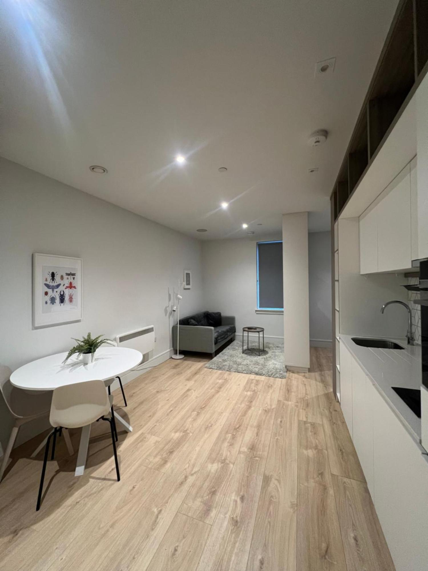 Aeropartment & Aerotel, London Heathrow Airport, Terminal 4, Ev Stations & Cheap Parking On Site! *